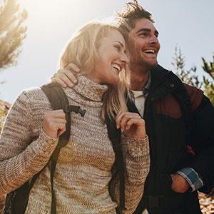 singles who hike, couple enjoying the outdoors